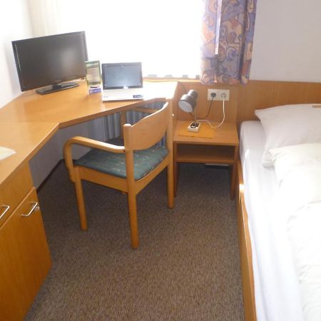 Wolframs-Eschenbach Hotel-Pension Seitz מראה חיצוני תמונה