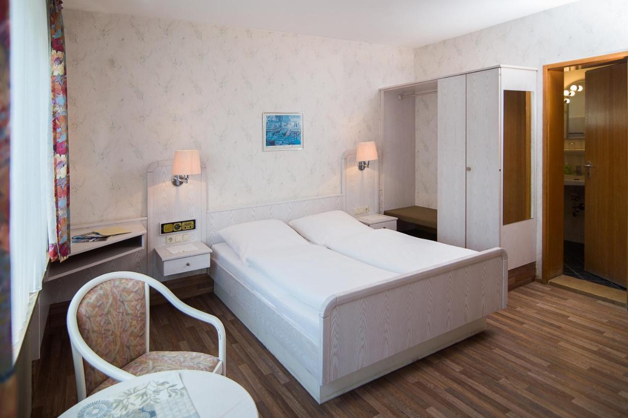 Wolframs-Eschenbach Hotel-Pension Seitz מראה חיצוני תמונה