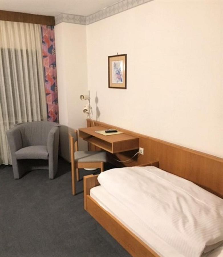 Wolframs-Eschenbach Hotel-Pension Seitz מראה חיצוני תמונה